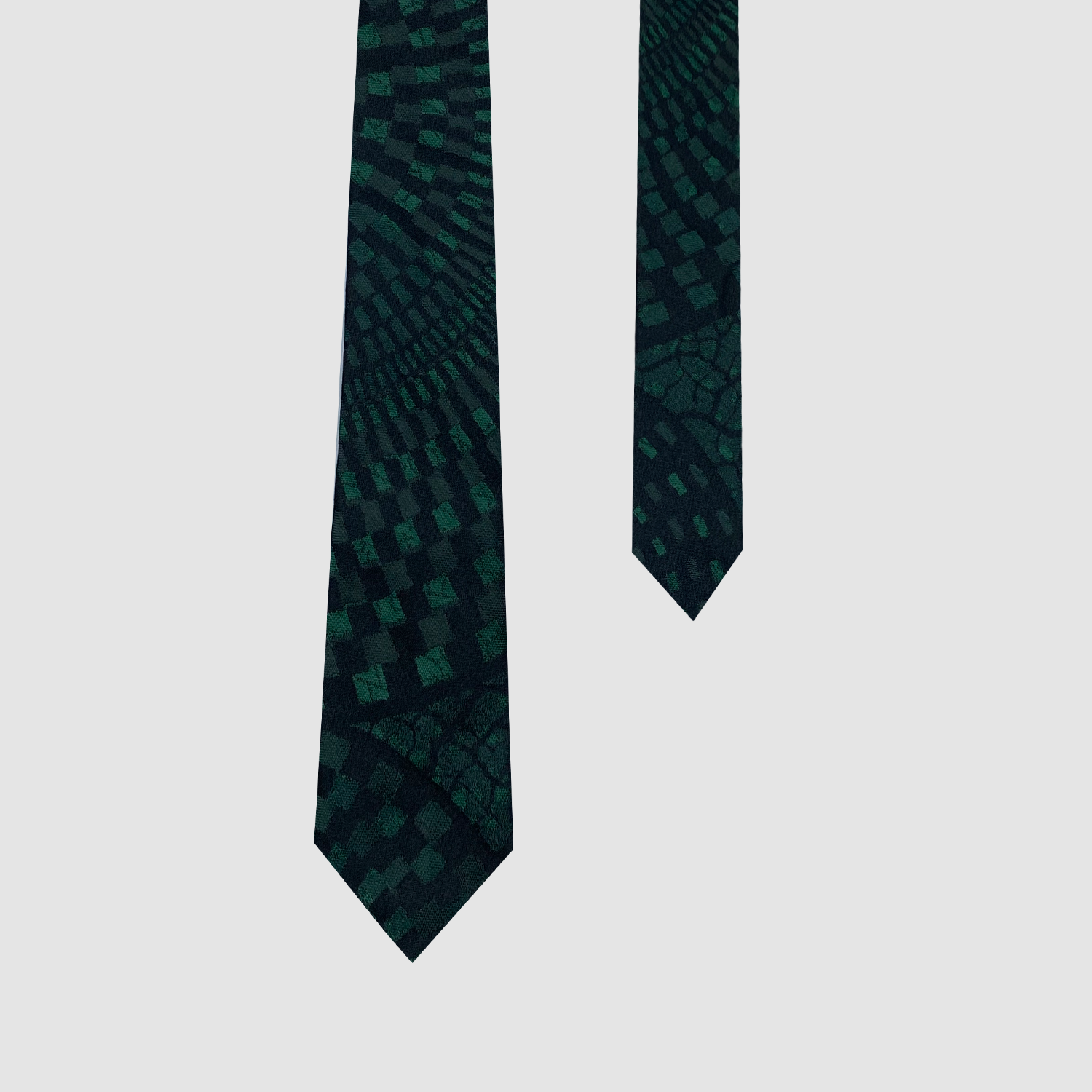GREEN TRIBAL SILK TIE