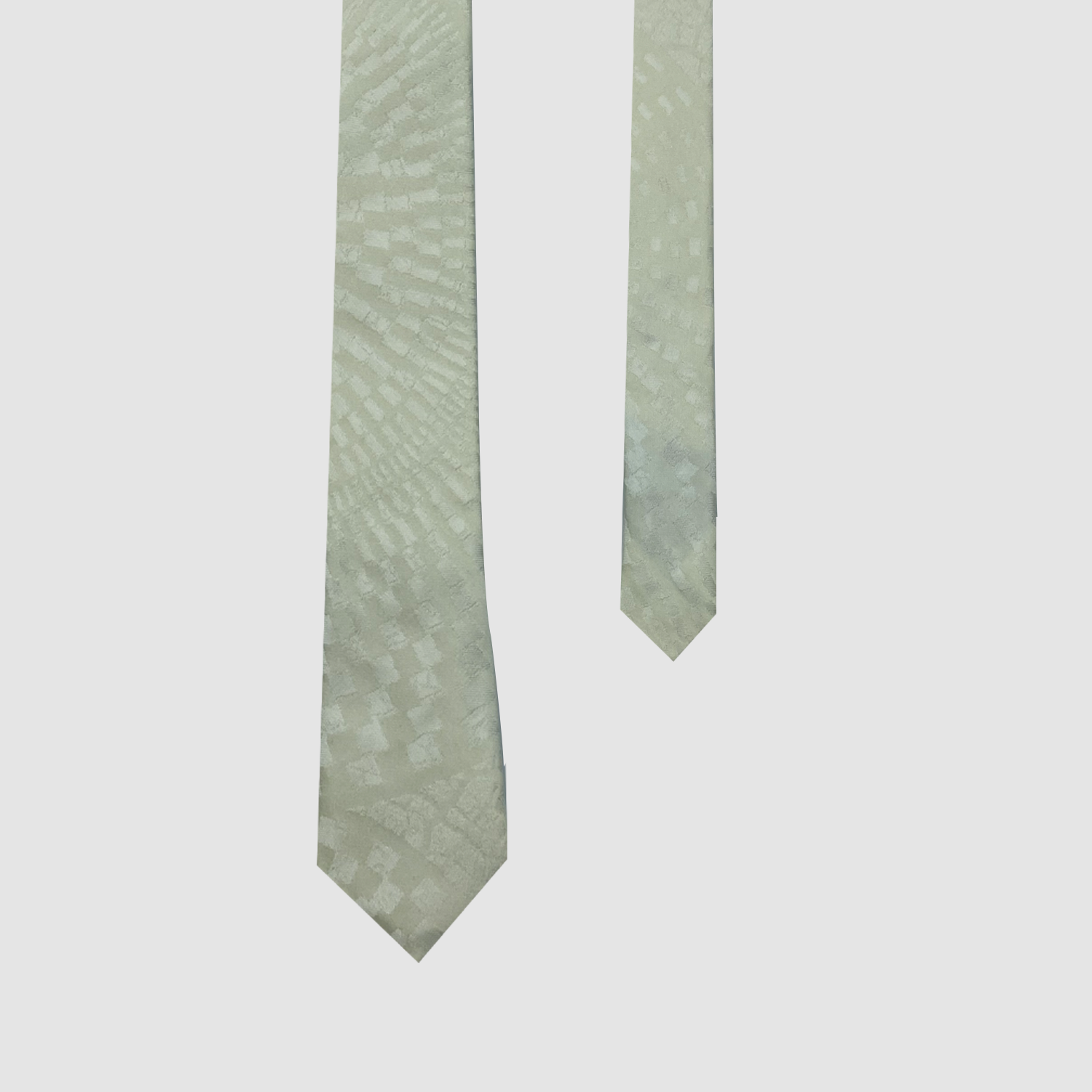 WHITE TRIBAL SILK TIE